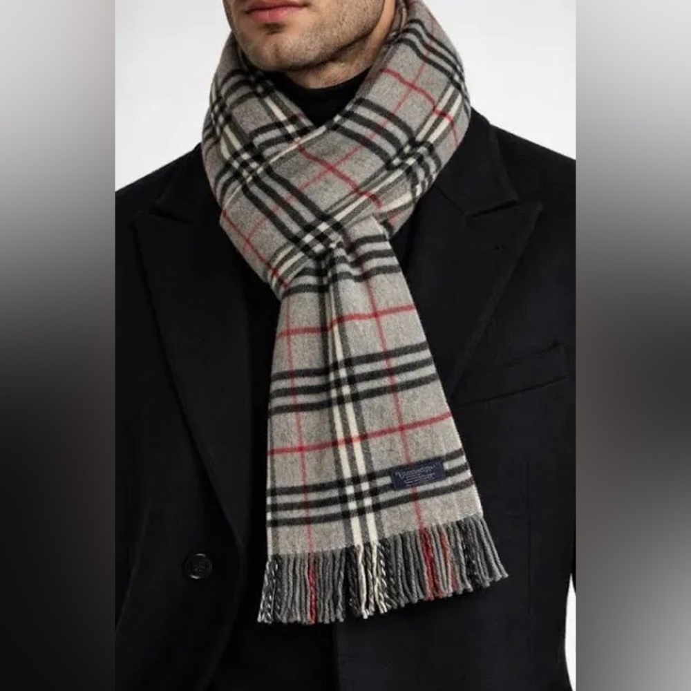 Unisex Burberrys of London Classic Gray Nova Check Scarf- Sold As Is